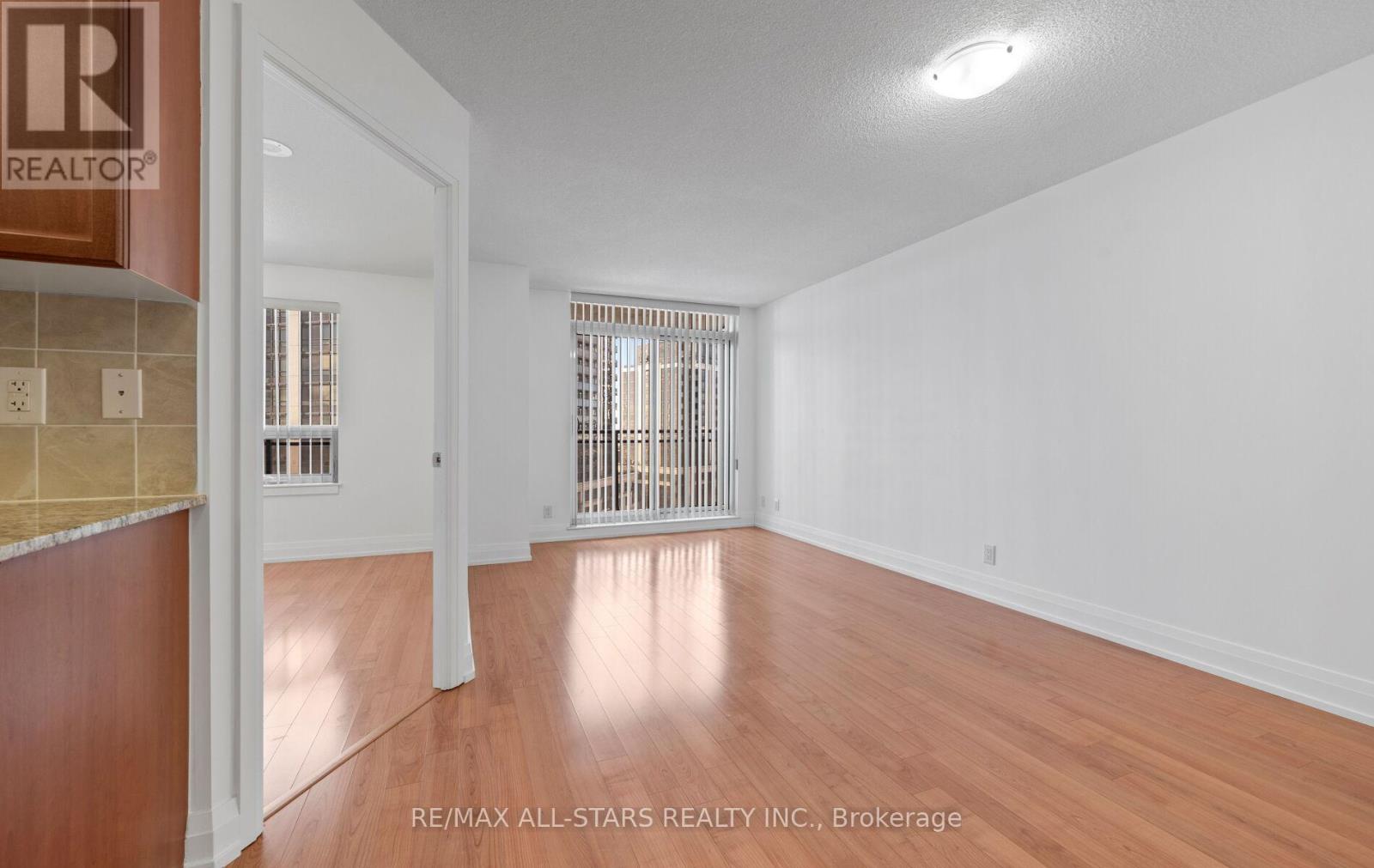 703 - 1060 Sheppard Avenue W, Toronto, Ontario  M3J 0G7 - Photo 11 - W12630244