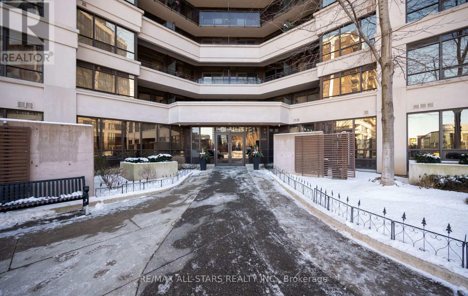 703 - 1060 Sheppard Avenue W, Toronto, Ontario  M3J 0G7 - Photo 4 - W12630244