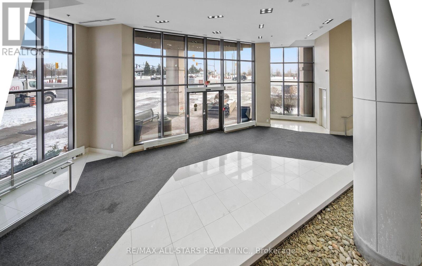 703 - 1060 Sheppard Avenue W, Toronto, Ontario  M3J 0G7 - Photo 5 - W12630244