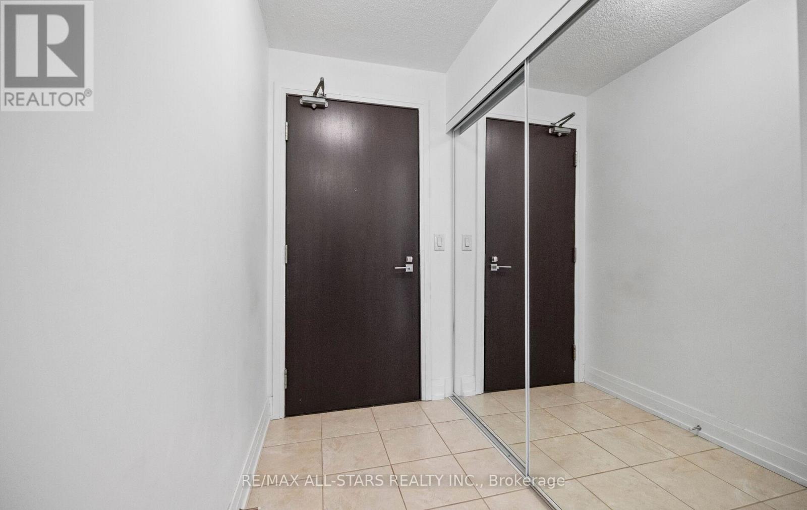 703 - 1060 Sheppard Avenue W, Toronto, Ontario  M3J 0G7 - Photo 9 - W12630244
