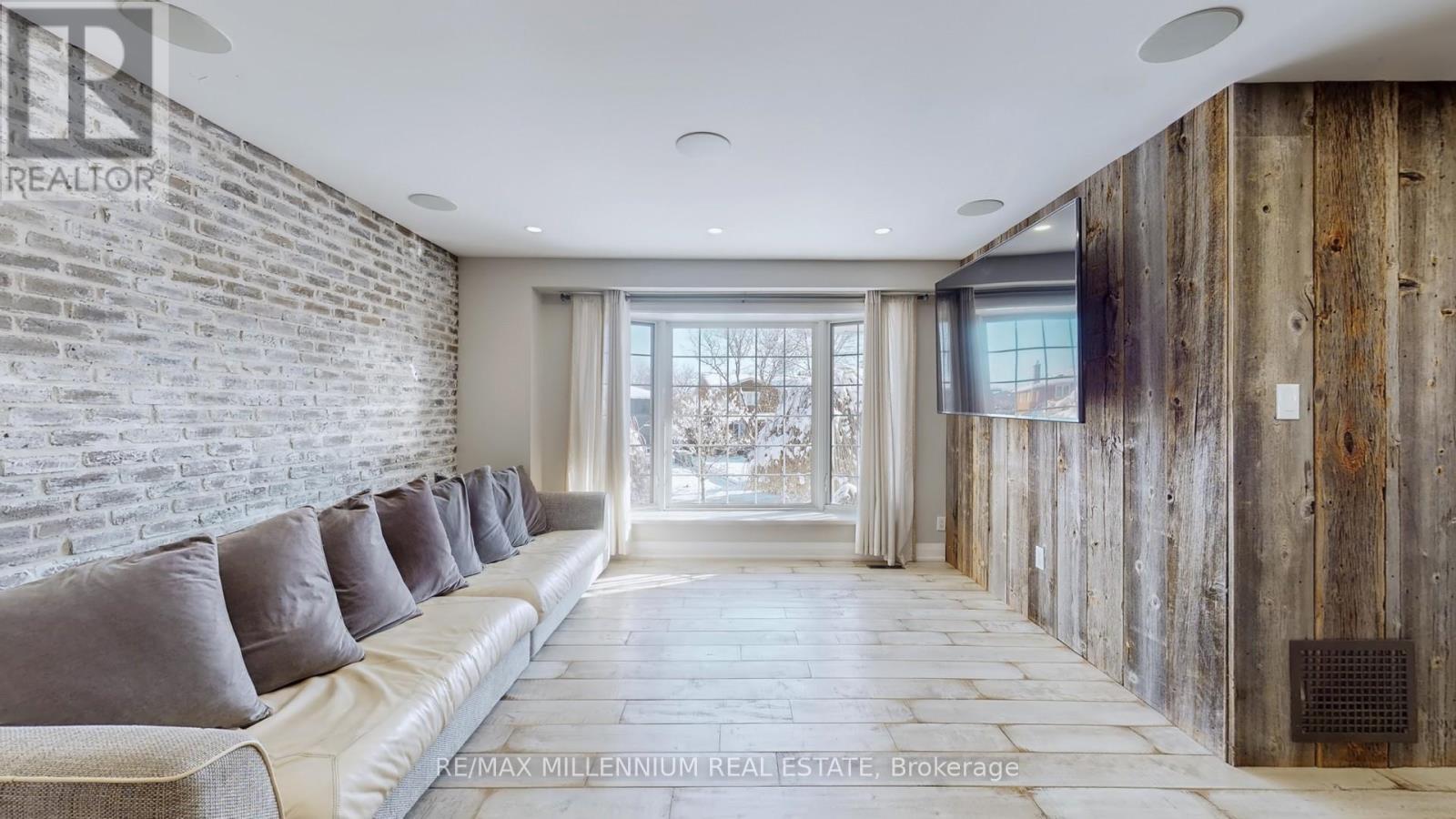 67 Sherin Court, Caledon (Bolton North), Ontario  L7E 3T6 - Photo 5 - W12630304