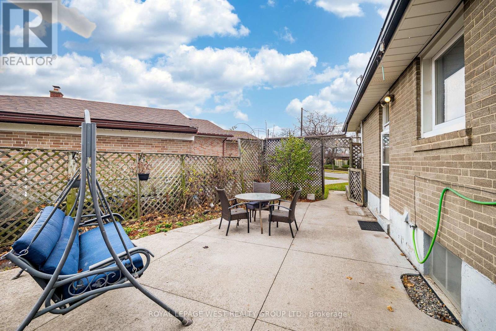 9 Rosefair Crescent, Toronto, Ontario  M9W 3B1 - Photo 11 - W12630320