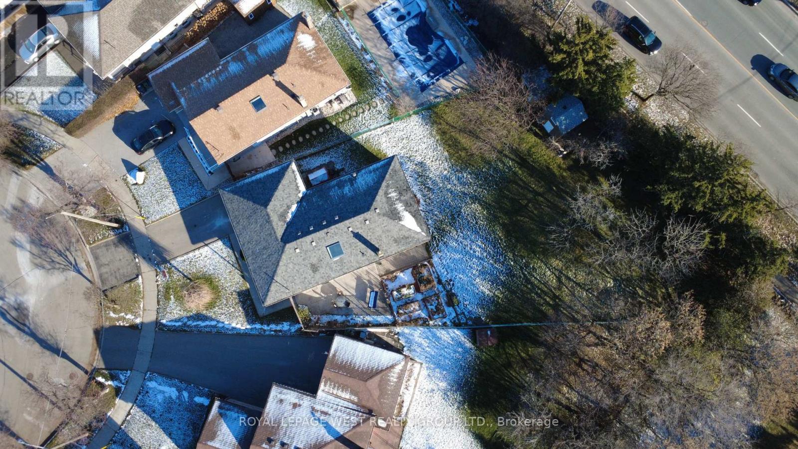 9 Rosefair Crescent, Toronto, Ontario  M9W 3B1 - Photo 14 - W12630320