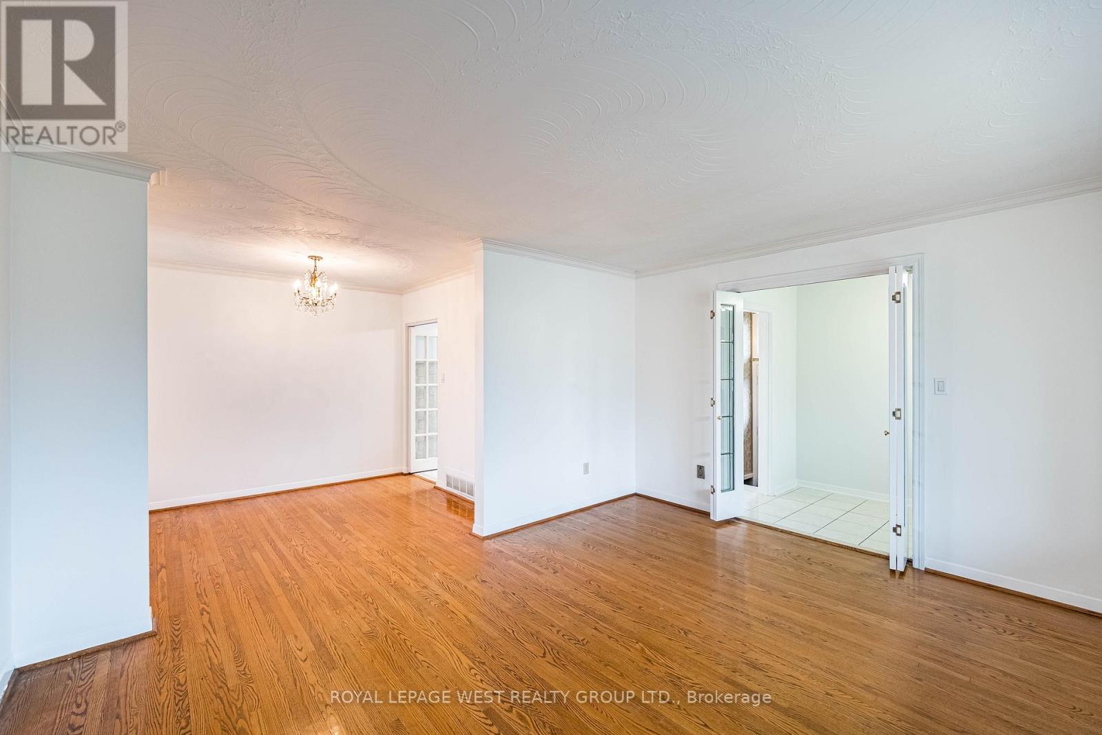 9 Rosefair Crescent, Toronto, Ontario  M9W 3B1 - Photo 4 - W12630320