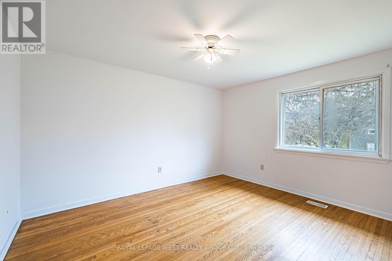 9 Rosefair Crescent, Toronto, Ontario  M9W 3B1 - Photo 6 - W12630320