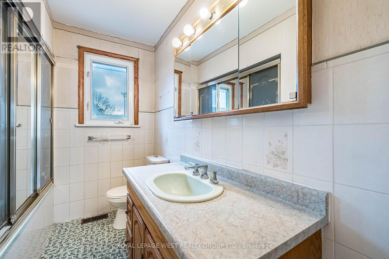 9 Rosefair Crescent, Toronto, Ontario  M9W 3B1 - Photo 7 - W12630320