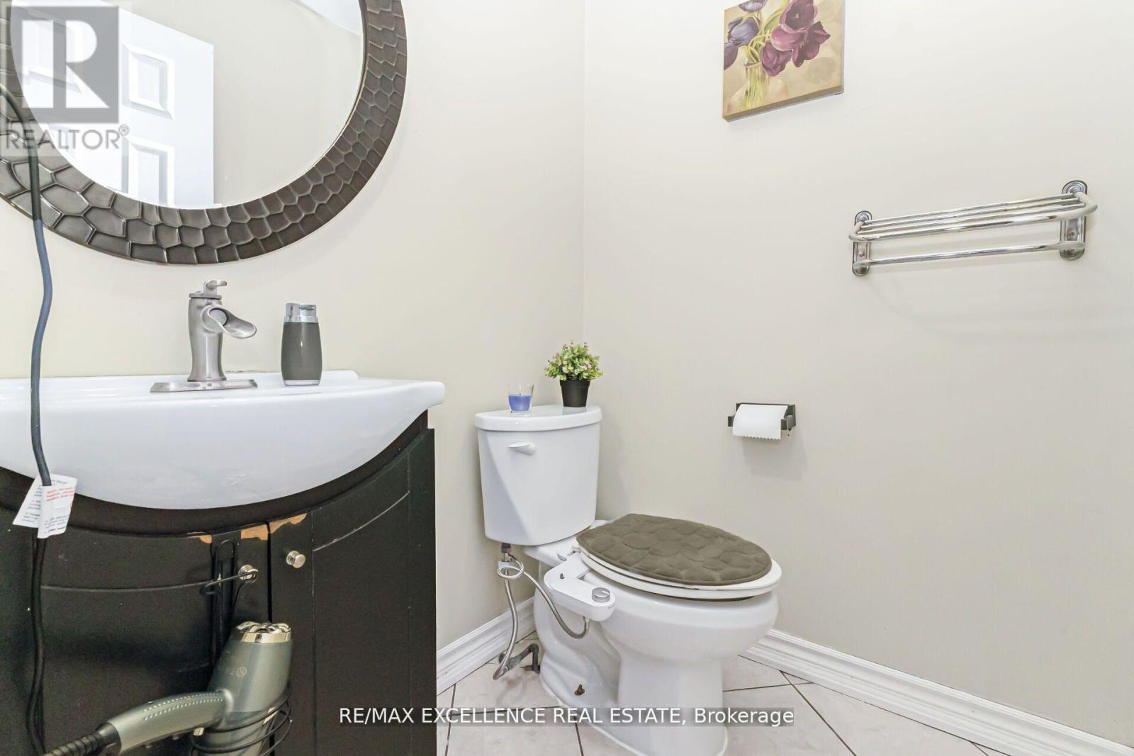 29 Faywood Drive, Brampton, Ontario  L6Y 4K3 - Photo 3 - W12630342