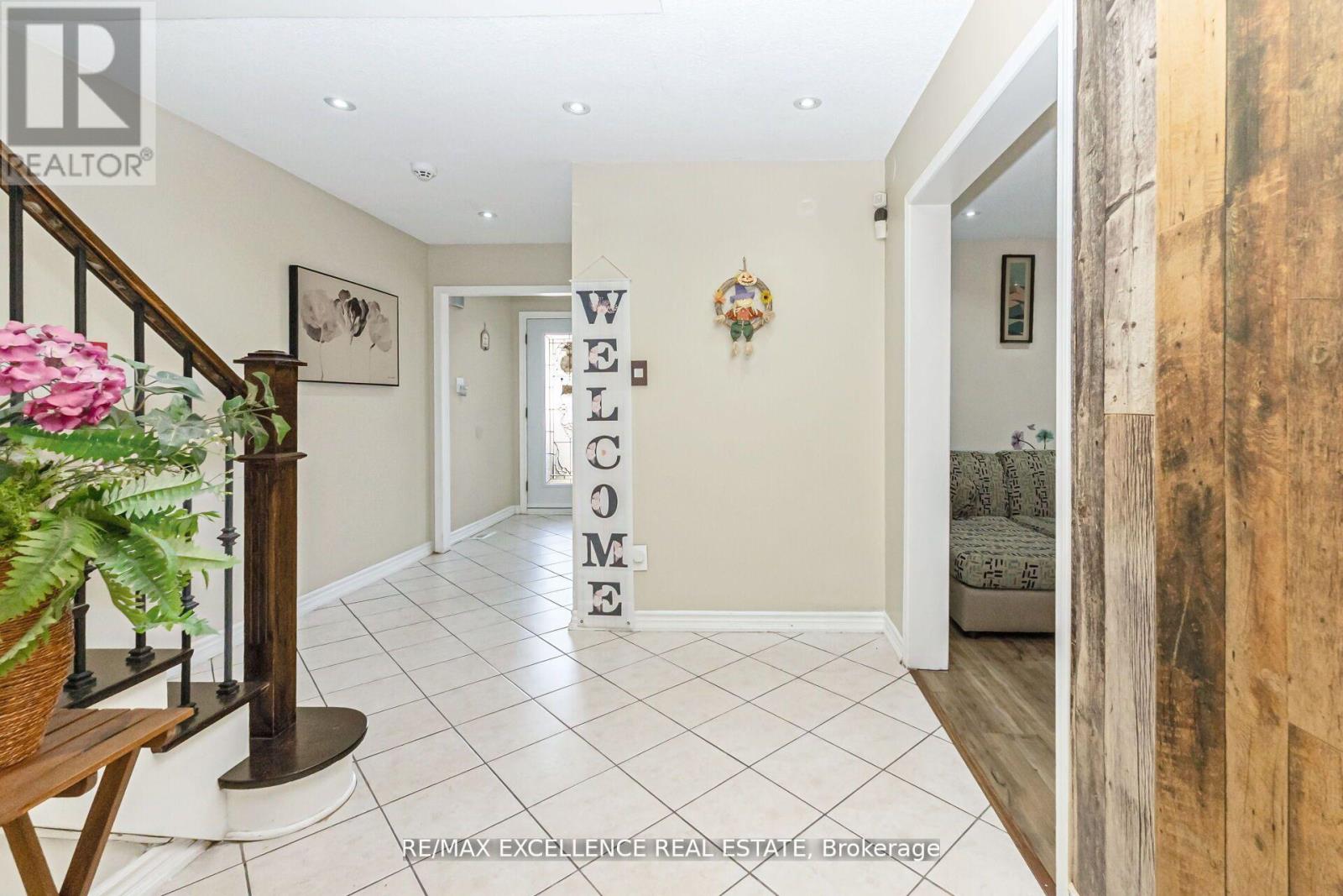 29 Faywood Drive, Brampton, Ontario  L6Y 4K3 - Photo 5 - W12630342