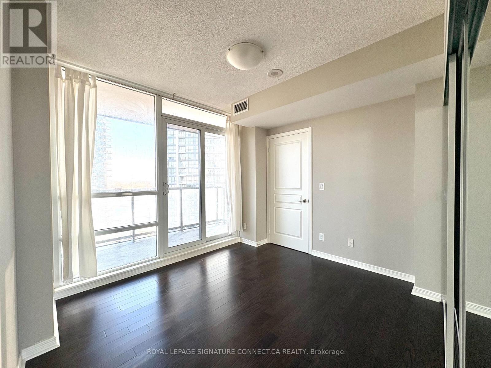 1706 - 2230 Lake Shore Boulevard W, Toronto, Ontario  M8Y 0A2 - Photo 15 - W12630344