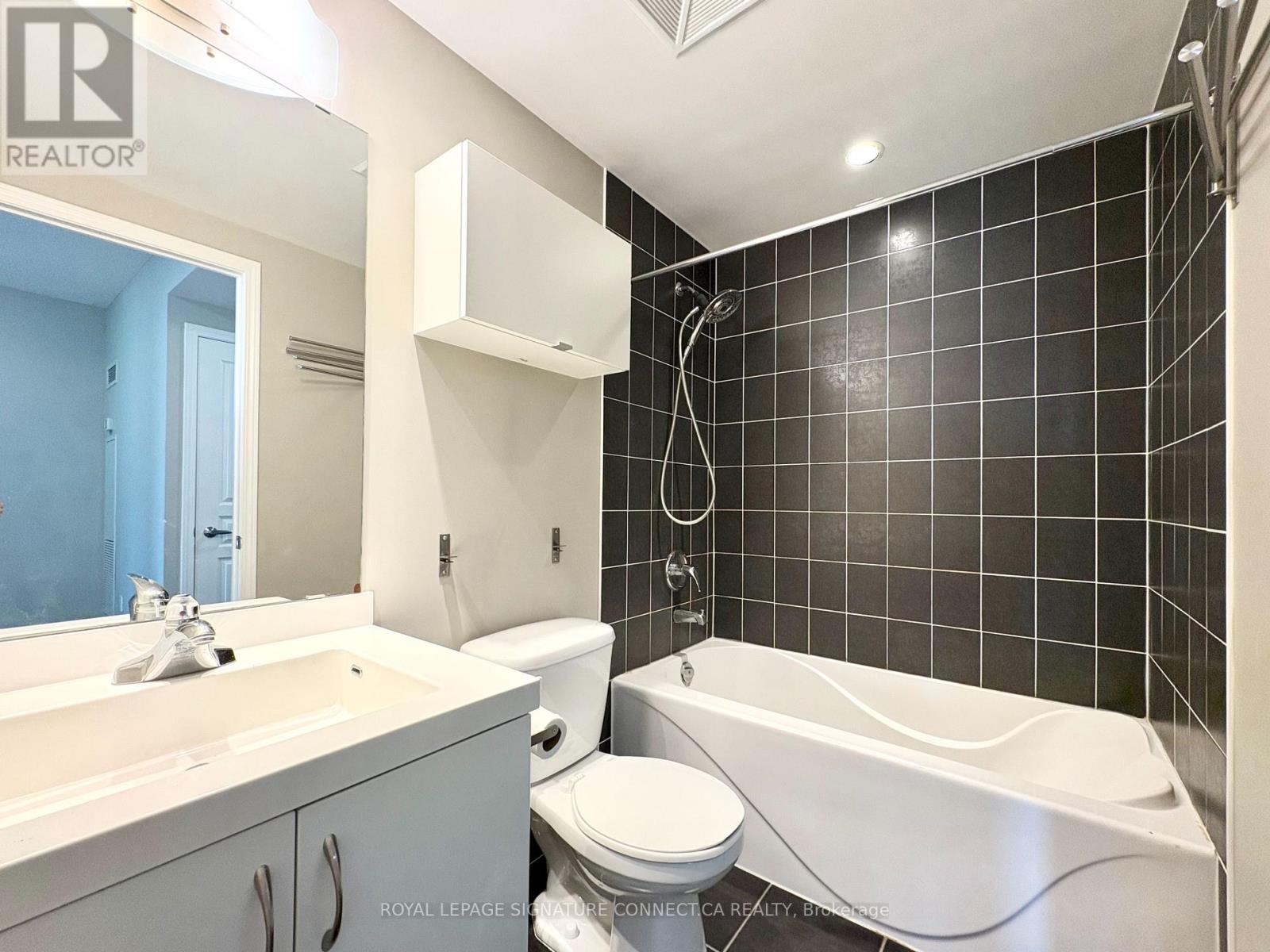 1706 - 2230 Lake Shore Boulevard W, Toronto, Ontario  M8Y 0A2 - Photo 19 - W12630344