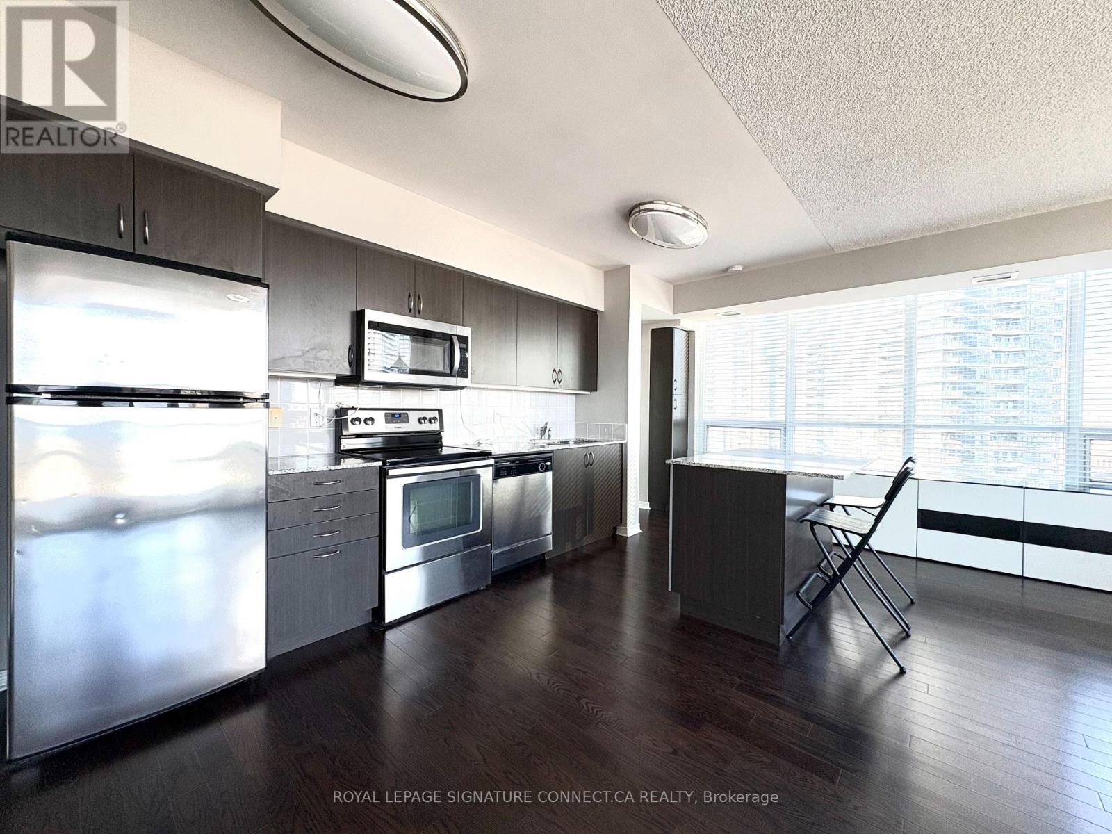 1706 - 2230 Lake Shore Boulevard W, Toronto, Ontario  M8Y 0A2 - Photo 4 - W12630344