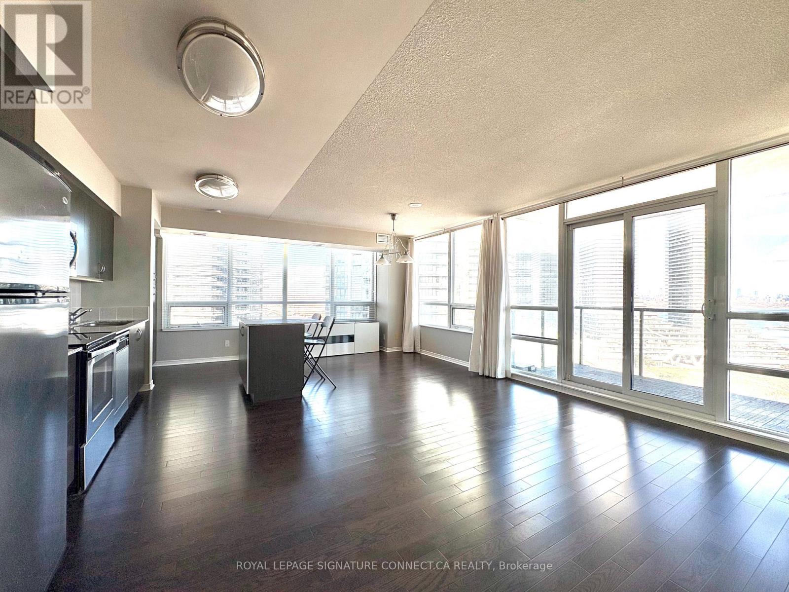 1706 - 2230 Lake Shore Boulevard W, Toronto, Ontario  M8Y 0A2 - Photo 6 - W12630344