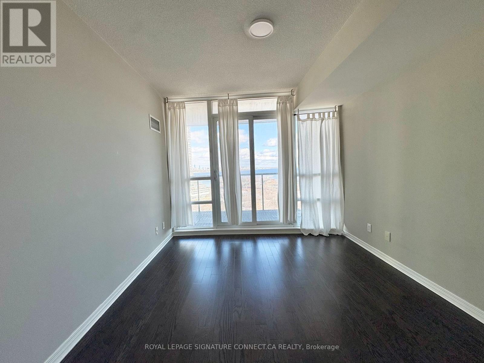 1706 - 2230 Lake Shore Boulevard W, Toronto, Ontario  M8Y 0A2 - Photo 9 - W12630344