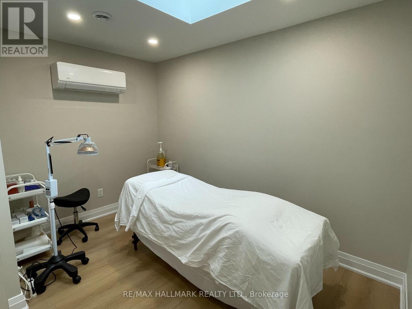 Garden - 45 Northcliffe Boulevard, Toronto (Corso Italia-Davenport), Ontario  M6H 3G9 - Photo 8 - W12630348