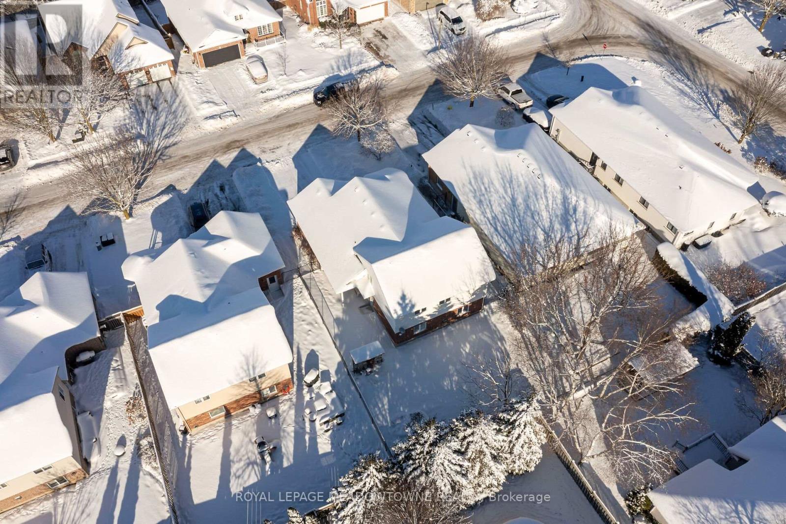 48 Dickinson Court, Centre Wellington, Ontario N0B 1S0 - Photo 33 - X12630280