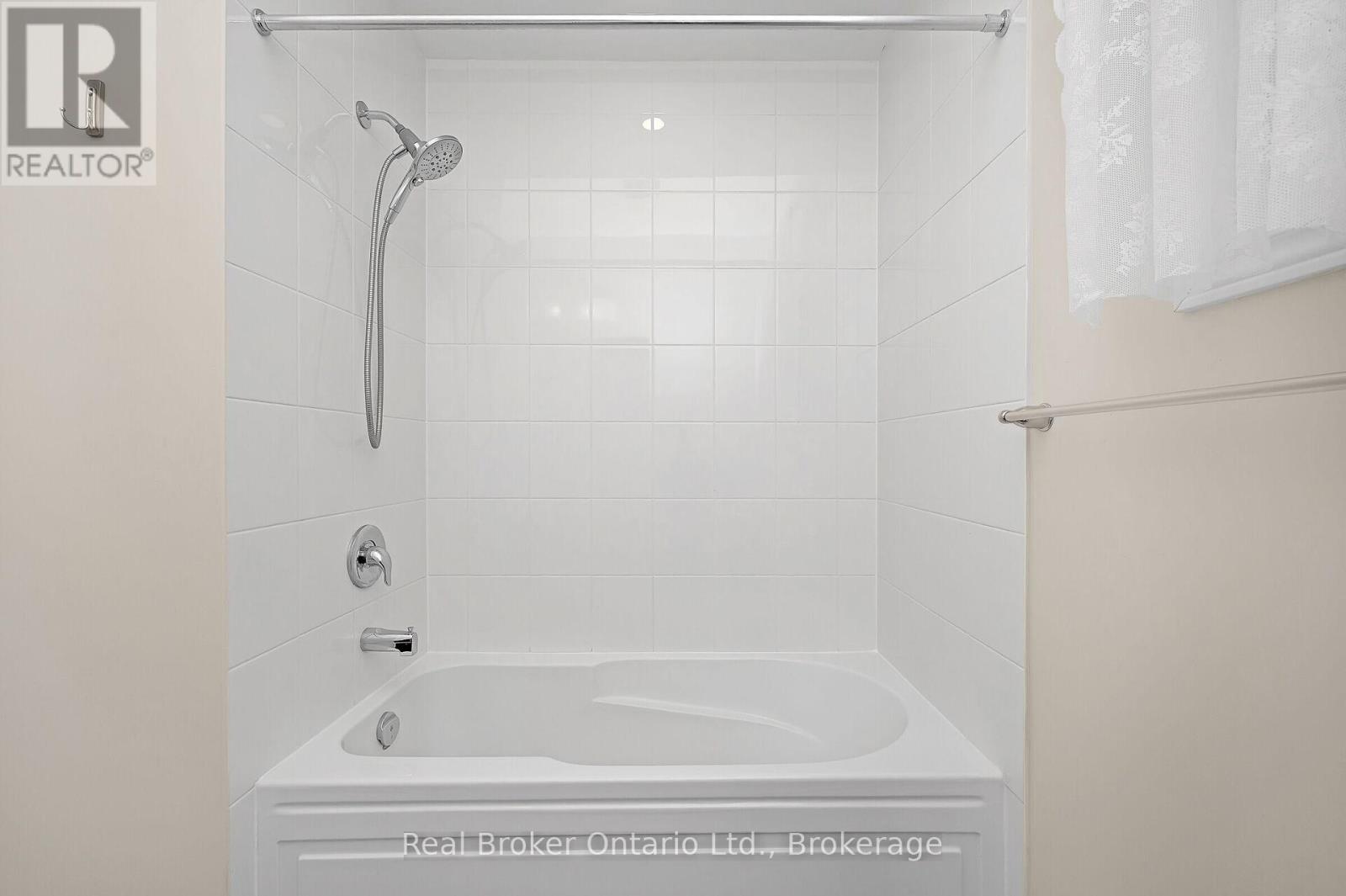 11 Frontier Drive, Thorold, Ontario  L2V 0K3 - Photo 11 - X12630386