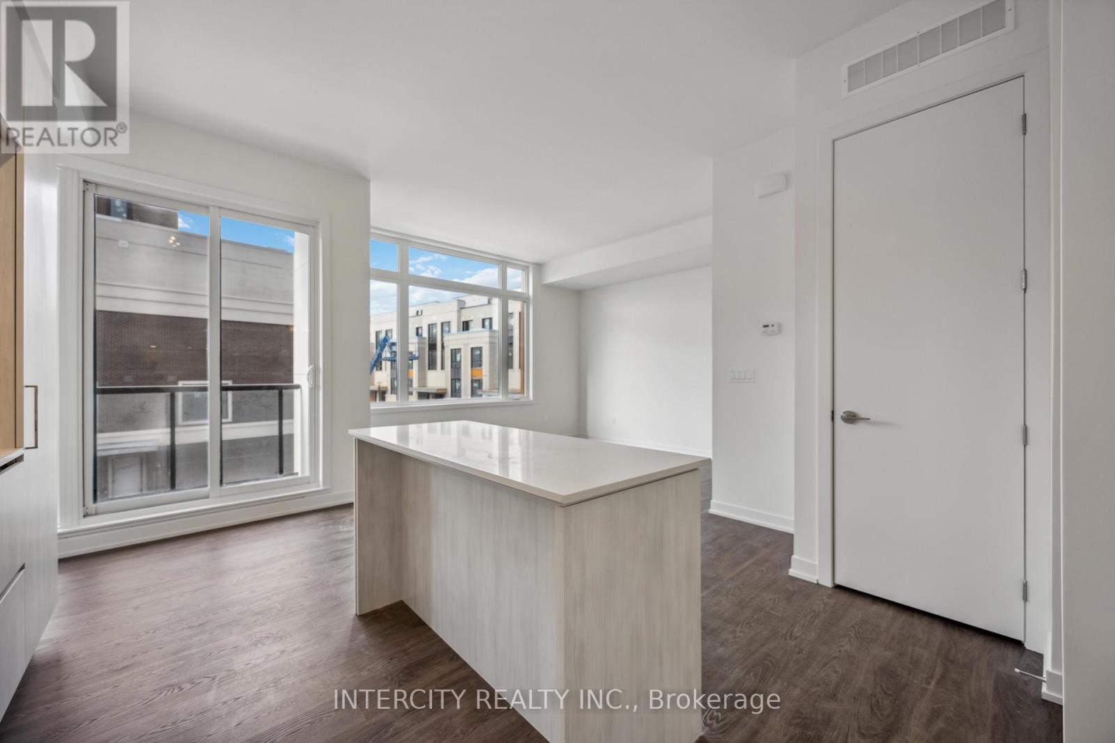 1215 - 8 David Eyer Road, Richmond Hill, Ontario  L4S 0N3 - Photo 8 - N12629922