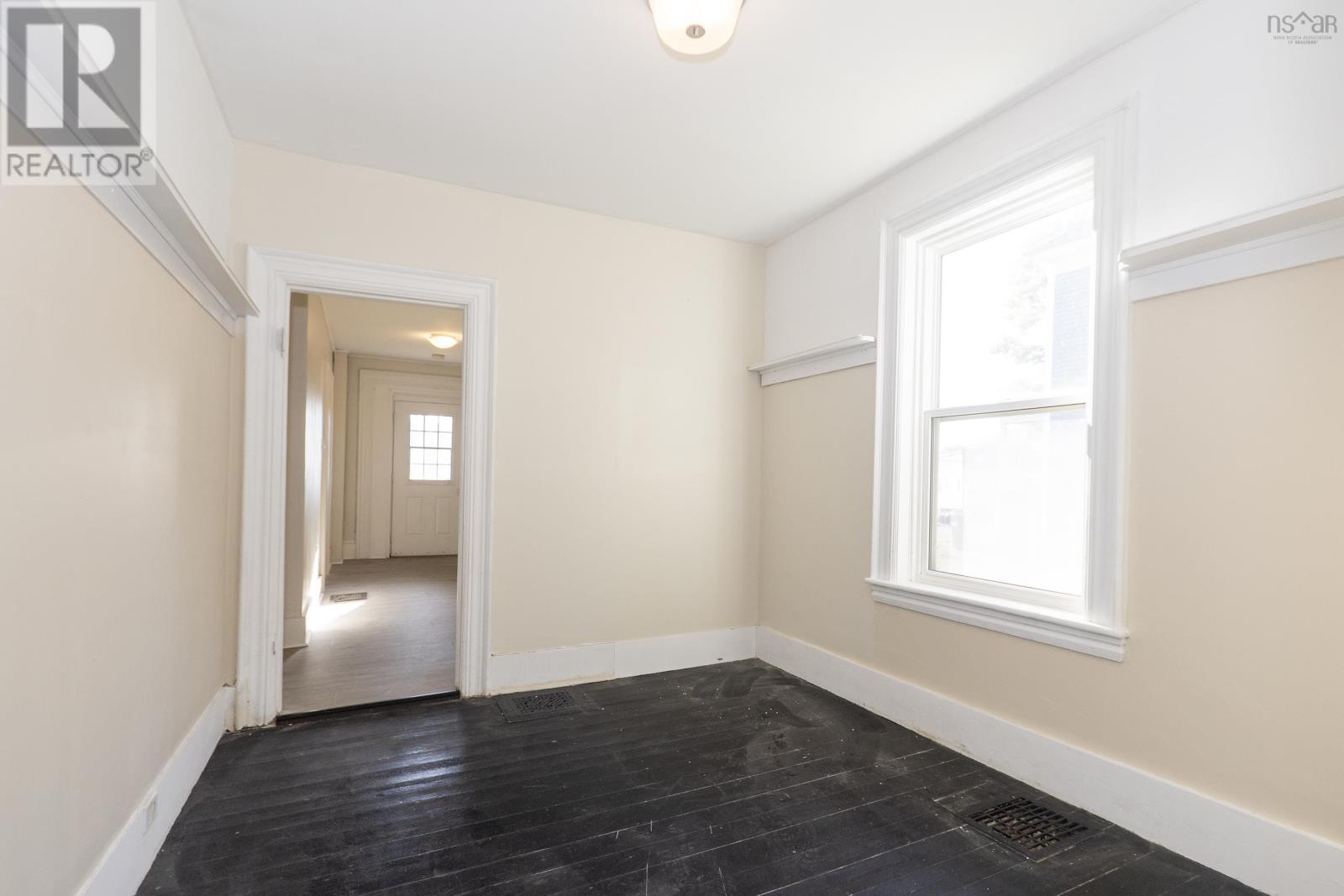 22-24 Croft Street, Amherst, Nova Scotia  B4H 2Z4 - Photo 15 - 202526679