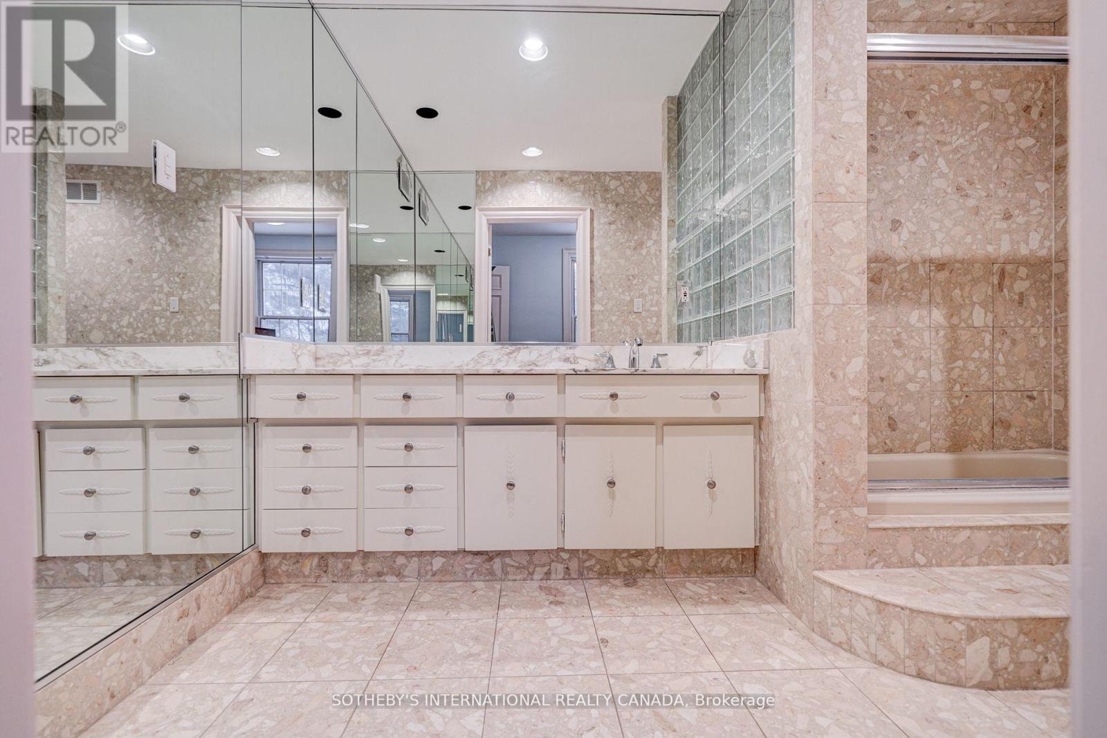 27 Junewood Crescent, Toronto (St. Andrew-Windfields), Ontario  M2L 2C3 - Photo 16 - C12630390