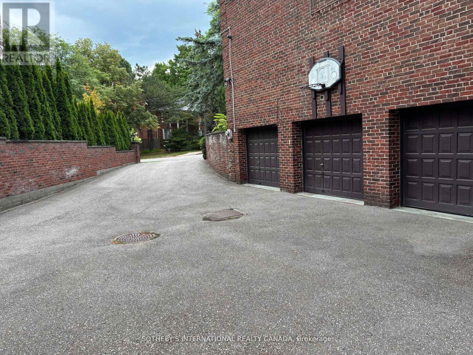 27 Junewood Crescent, Toronto (St. Andrew-Windfields), Ontario  M2L 2C3 - Photo 2 - C12630390