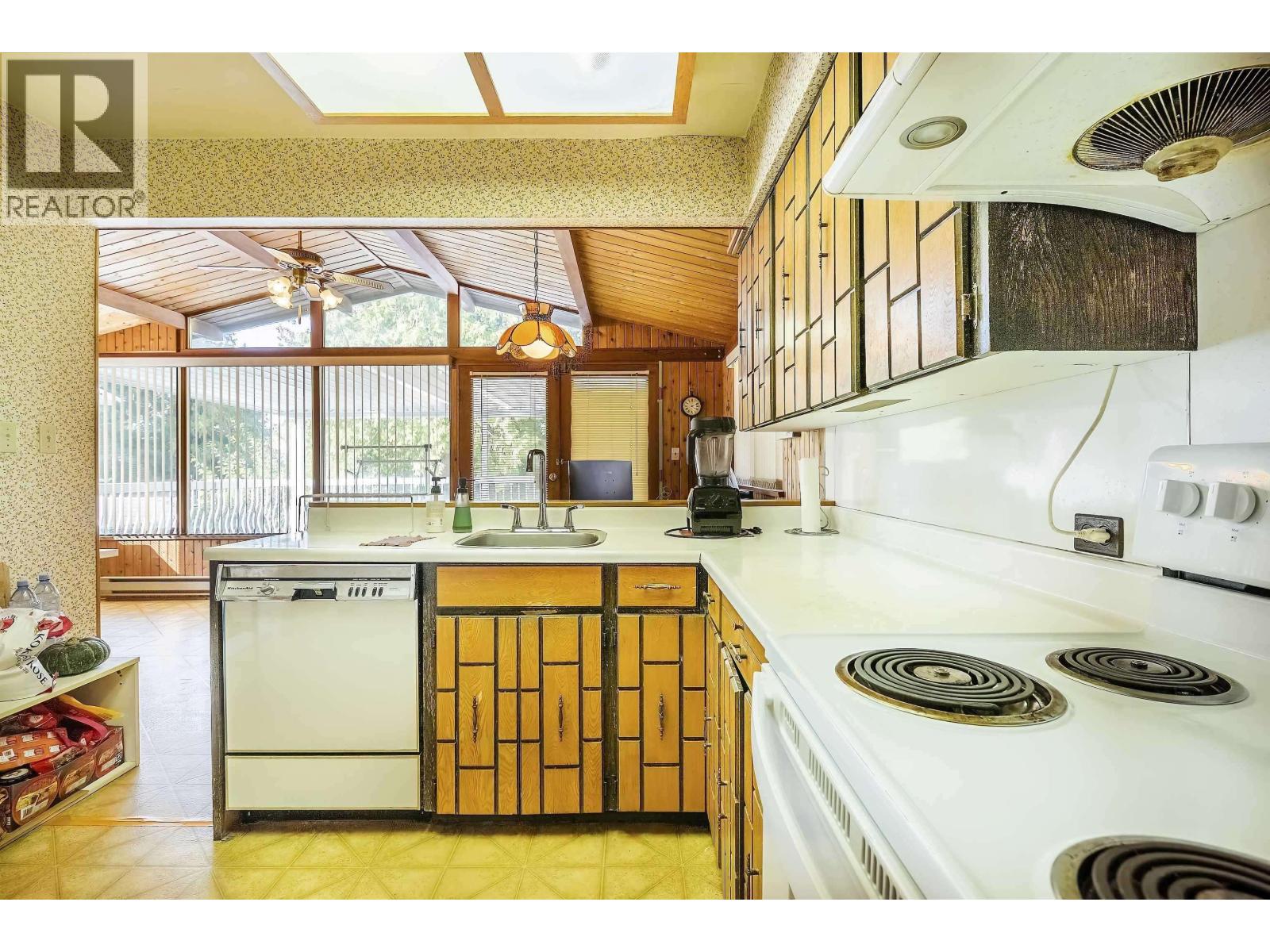 7989 Mcgregor Avenue, Burnaby, British Columbia  V5J 4H4 - Photo 6 - R3073616