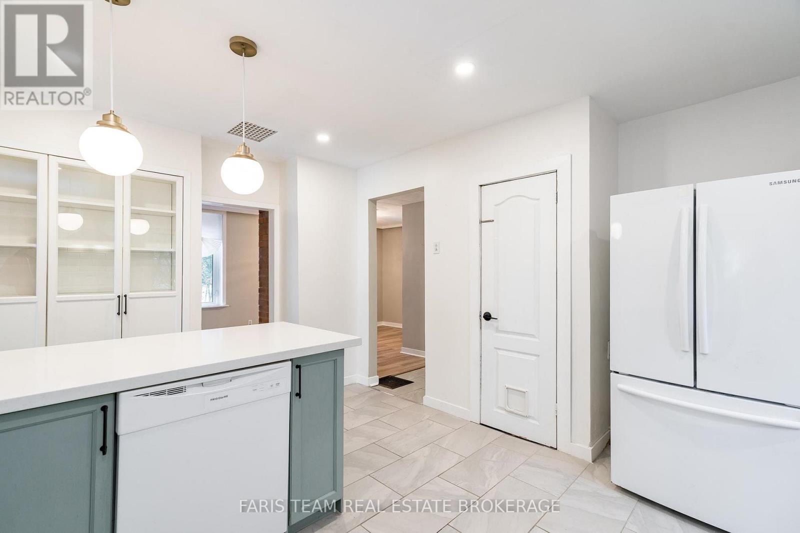 3 John Drive, Innisfil, Ontario  L0L 1L0 - Photo 10 - N12600938