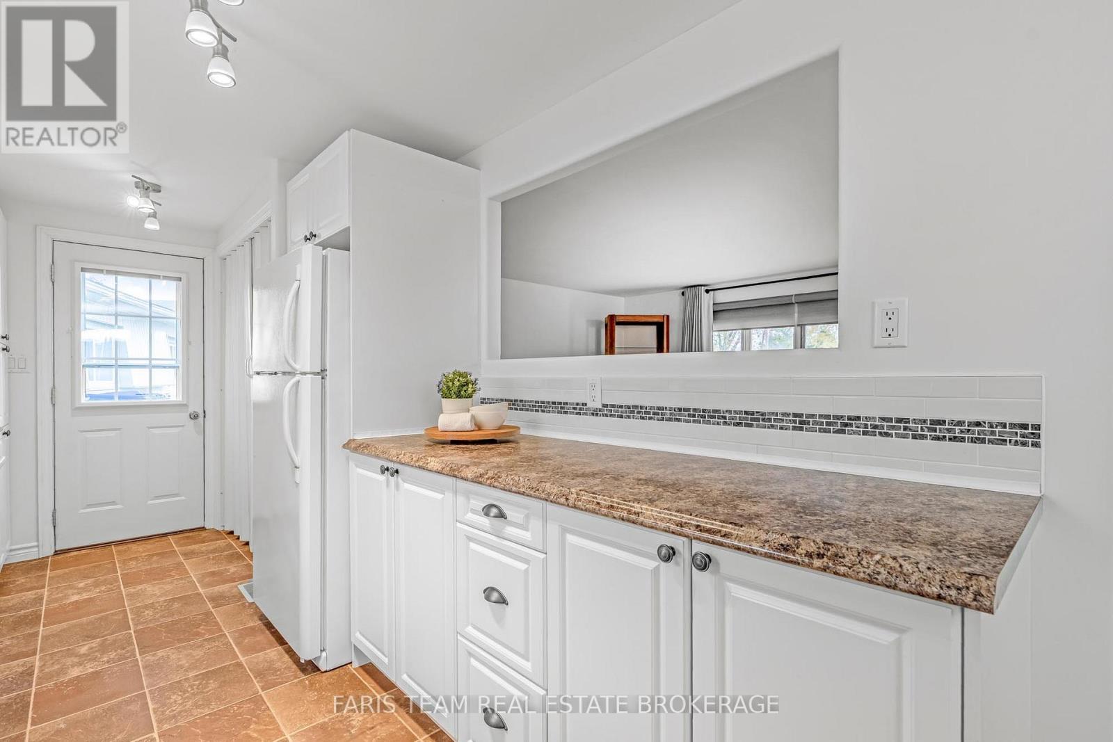 25 Recreation Drive, Innisfil, Ontario L9S 1N5 - Photo 8 - N12536460