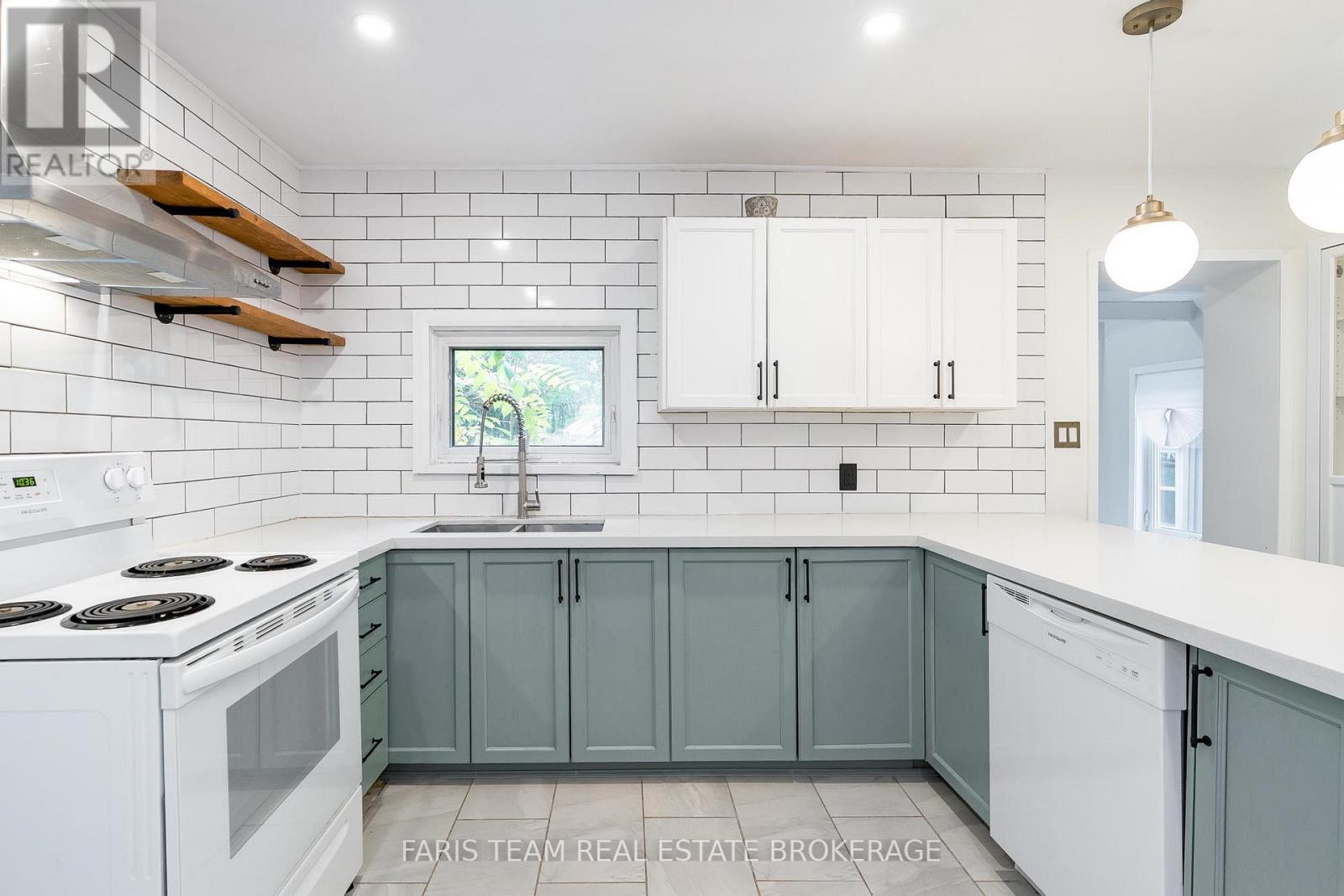 3 John Drive, Innisfil, Ontario  L0L 1L0 - Photo 9 - N12600938