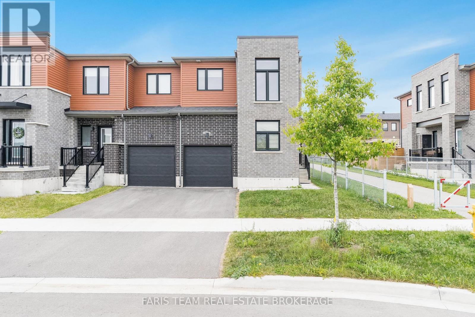 97 Gateland Drive, Barrie, Ontario  L9J 0N2 - Photo 3 - S12424473