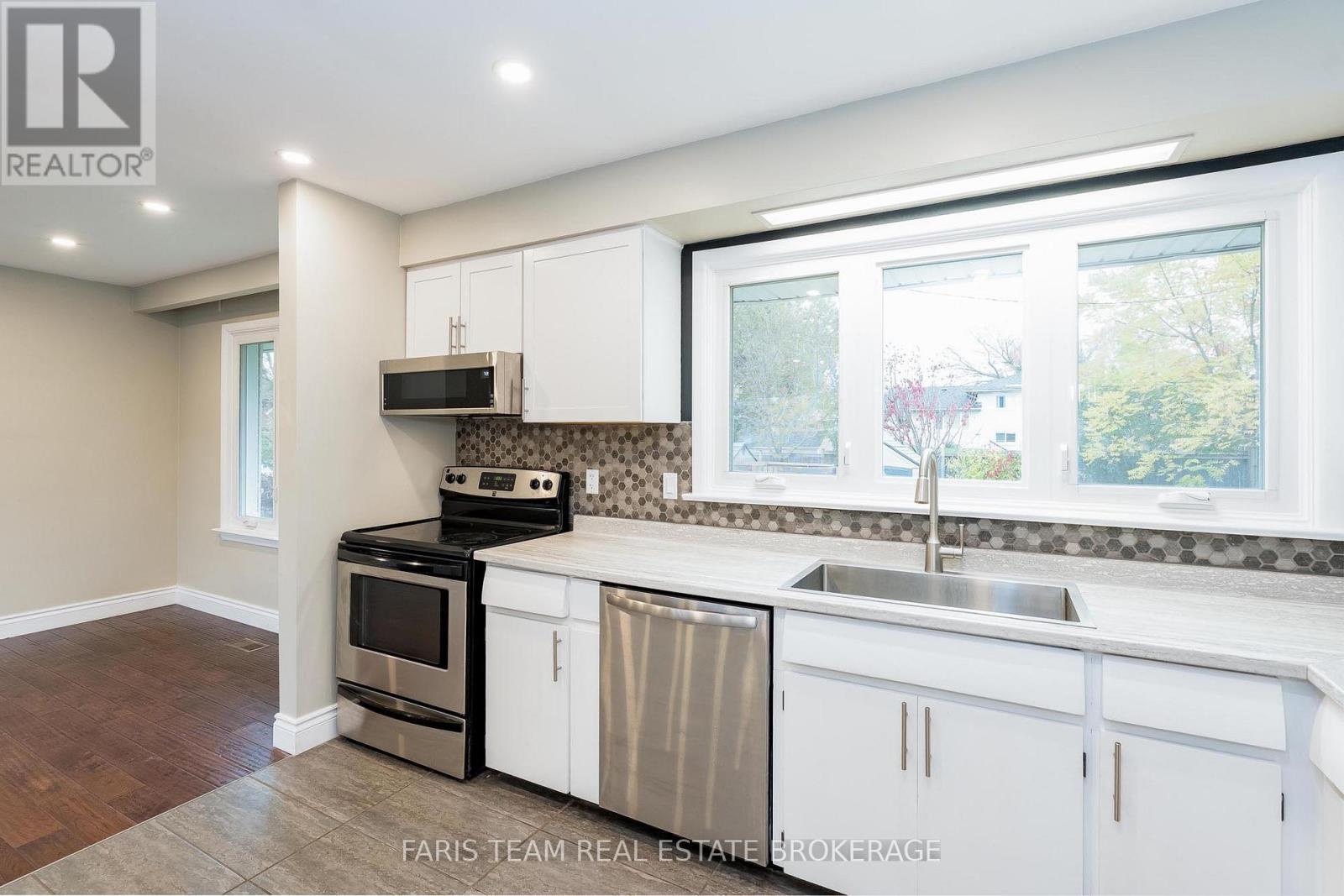 128 Rose Street, Barrie, Ontario  L4M 2T7 - Photo 6 - S12544230