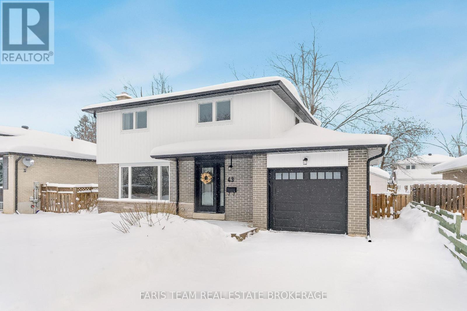 43 JEFFREY STREET, Barrie, Ontario