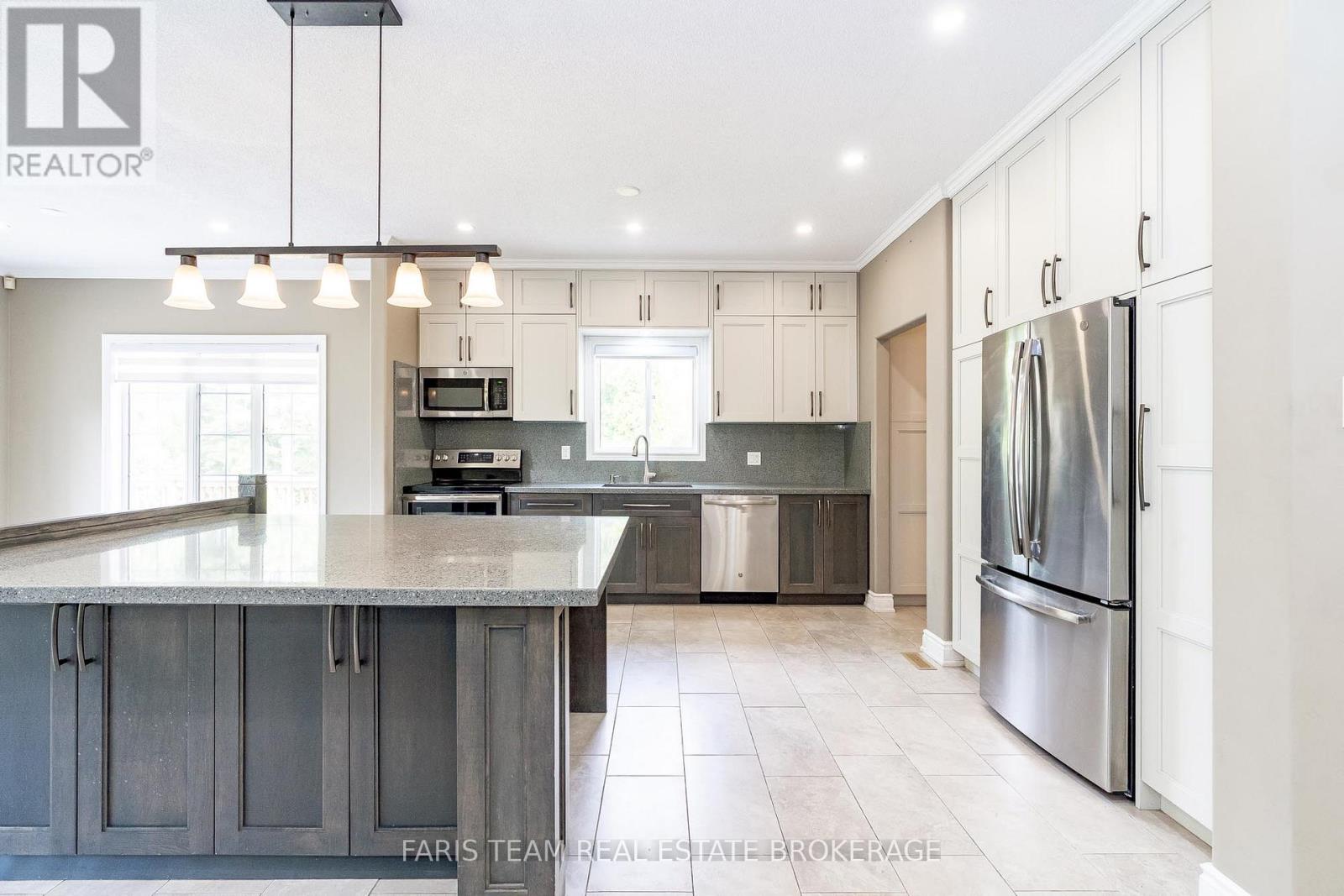 46 Kell Place, Barrie, Ontario L4N 9K5 - Photo 6 - S12590020