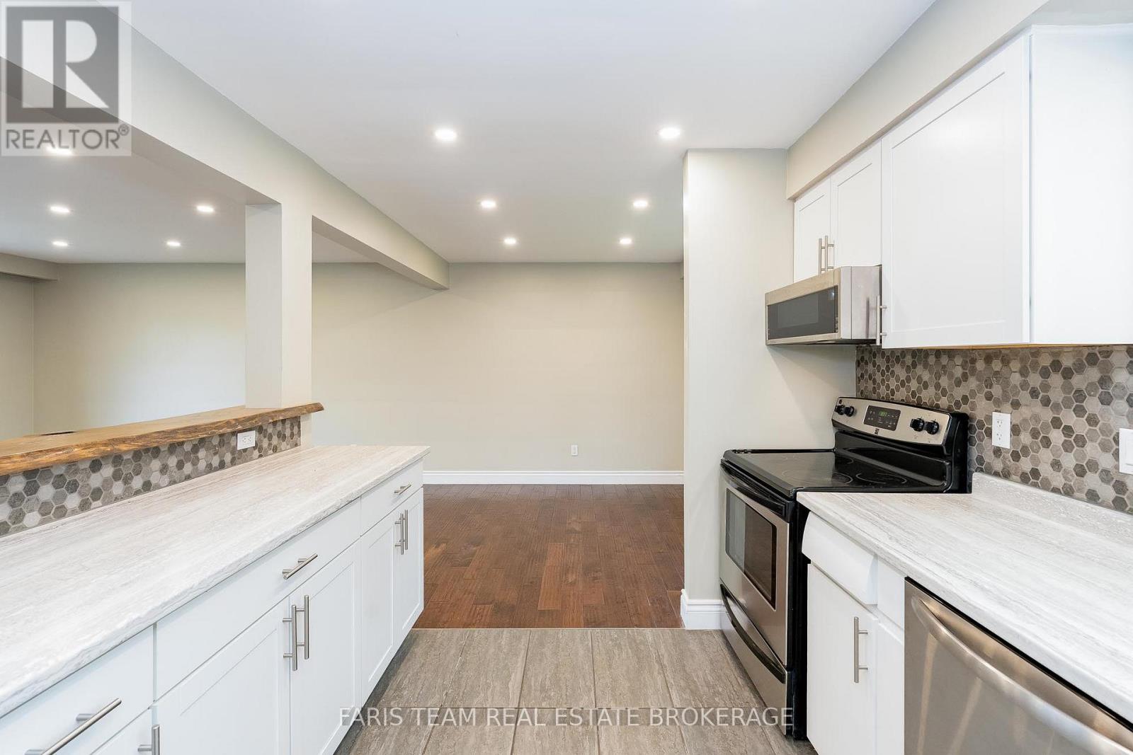 128 Rose Street, Barrie, Ontario  L4M 2T7 - Photo 9 - S12544230