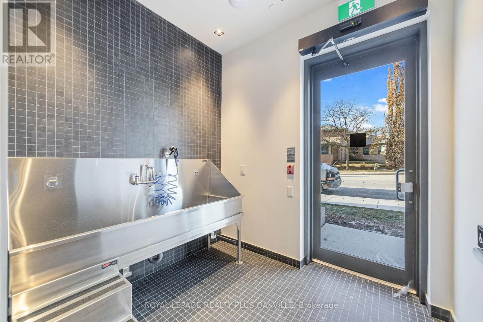 407 - 2088 James Street, Burlington, Ontario  L7R 0H2 - Photo 18 - W12602660