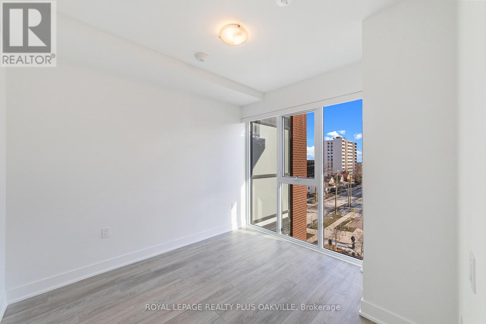 407 - 2088 James Street, Burlington, Ontario  L7R 0H2 - Photo 13 - W12602660