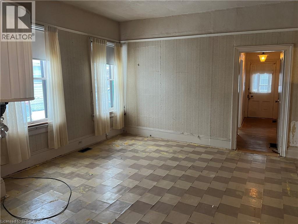 49 Pearl Street, Brantford, Ontario  N3T 3N5 - Photo 5 - 40793680