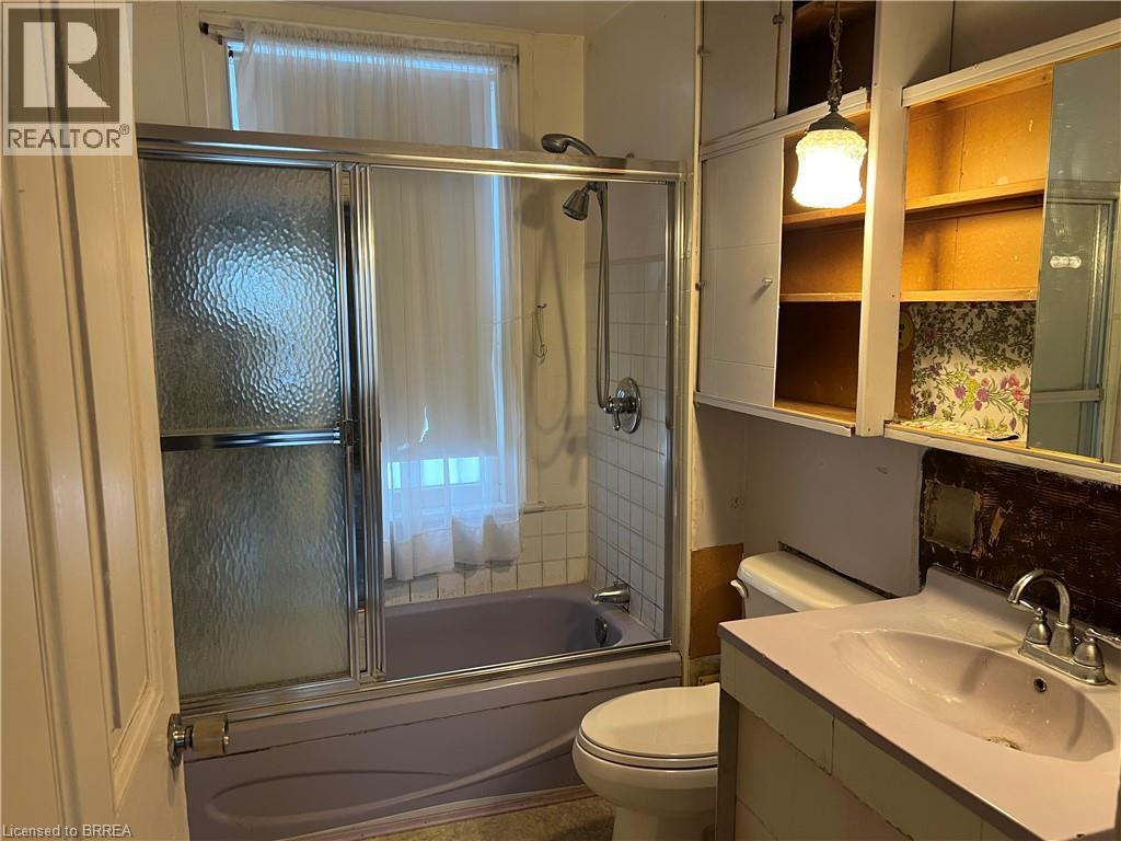 49 Pearl Street, Brantford, Ontario  N3T 3N5 - Photo 7 - 40793680