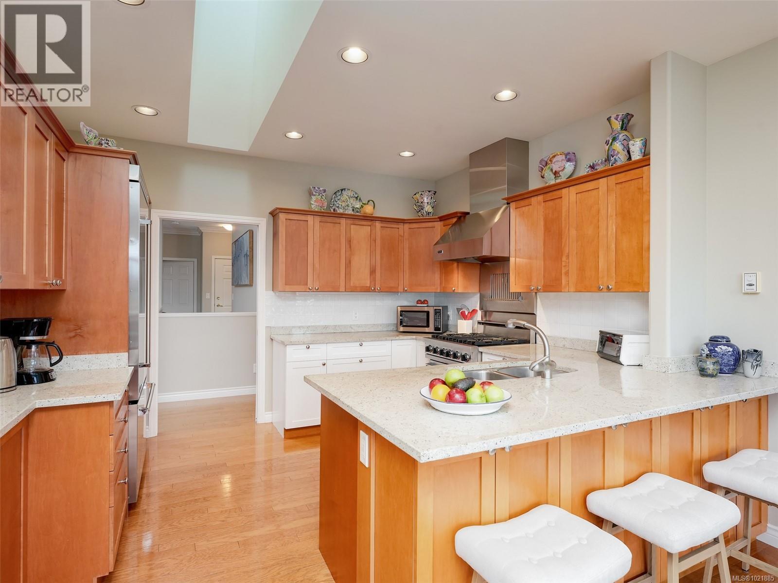 25 1286 Tolmie Ave, Saanich, British Columbia V8P 1E3 - Photo 10 - 1021885