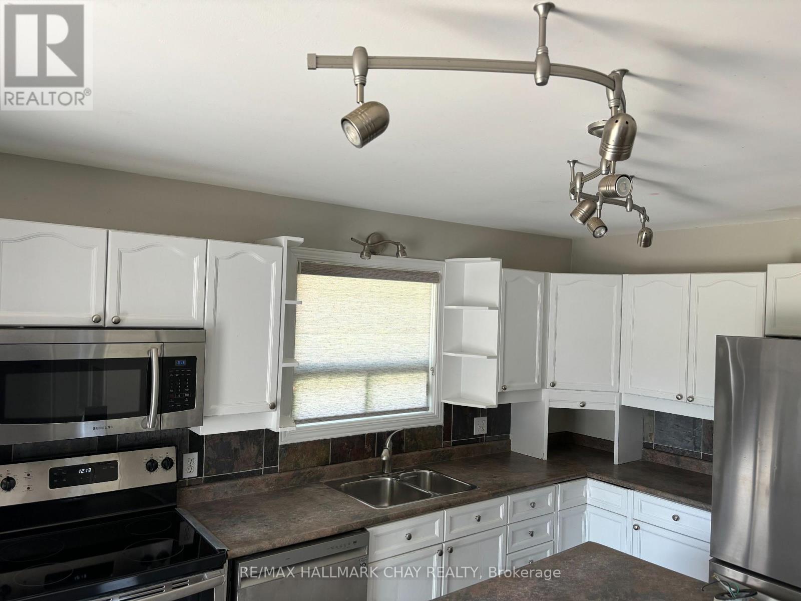 439 Peter Street N, Orillia, Ontario  L3V 5A6 - Photo 5 - S12630356