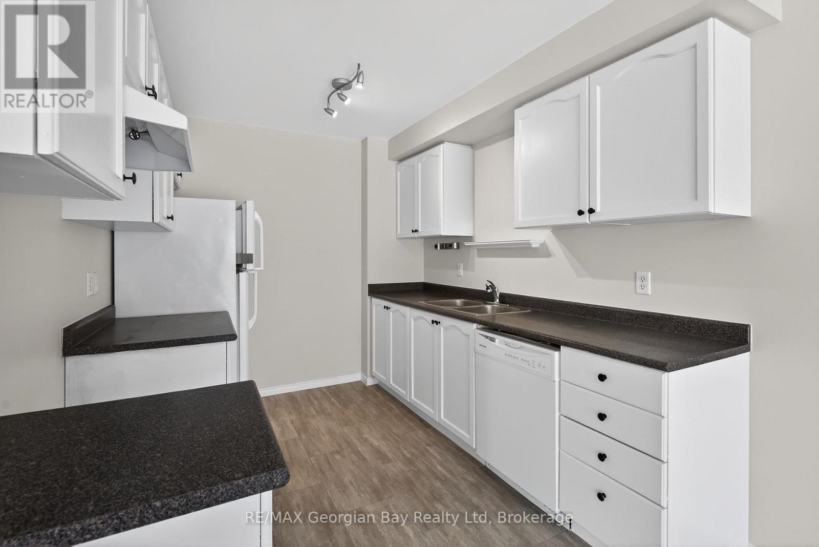 836 Coral Springs Lane, Midland, Ontario L4R 0A1 - Photo 10 - S12630452