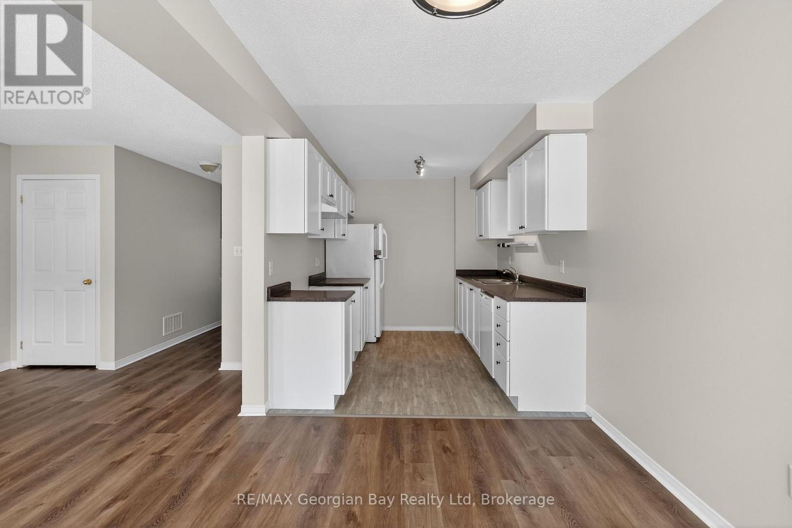 836 Coral Springs Lane, Midland, Ontario L4R 0A1 - Photo 9 - S12630452