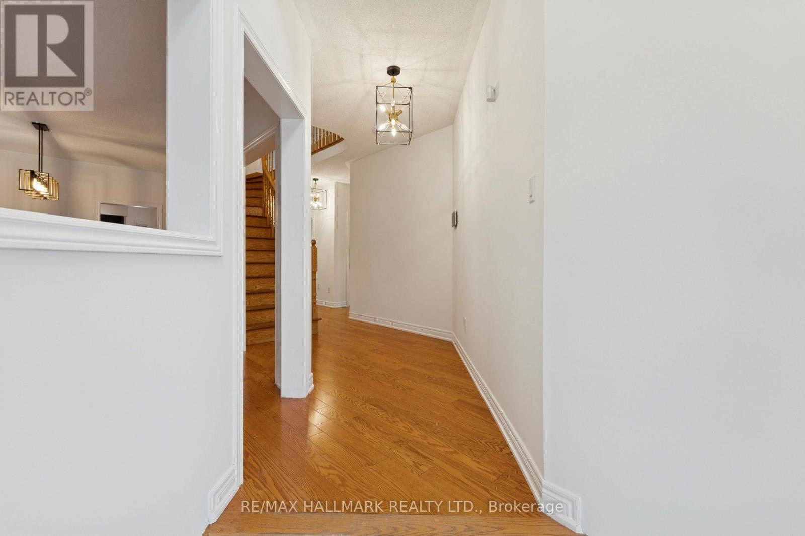 94 Olde Town Road, Brampton, Ontario  L6X 4X9 - Photo 5 - W12630408