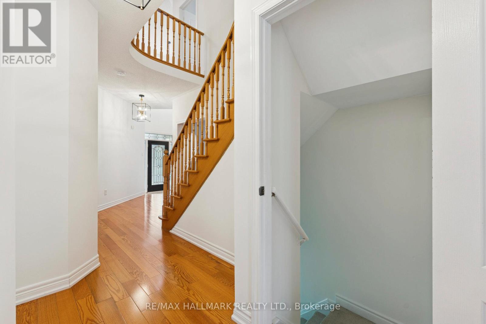 94 Olde Town Road, Brampton, Ontario  L6X 4X9 - Photo 9 - W12630408