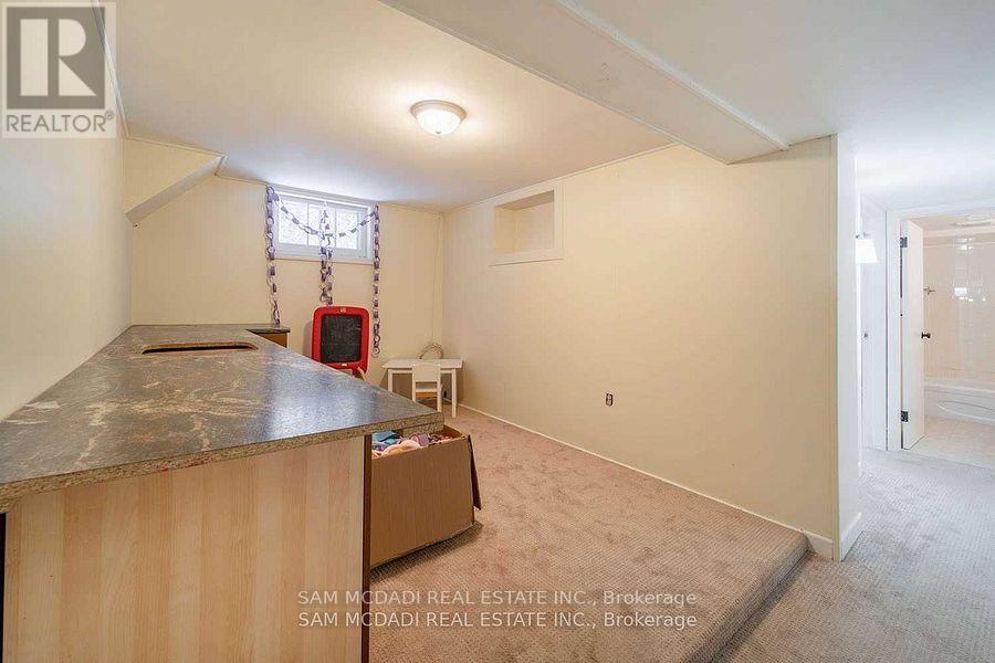 1730 Sunningdale Bend, Mississauga, Ontario  L5J 1G1 - Photo 20 - W12630412