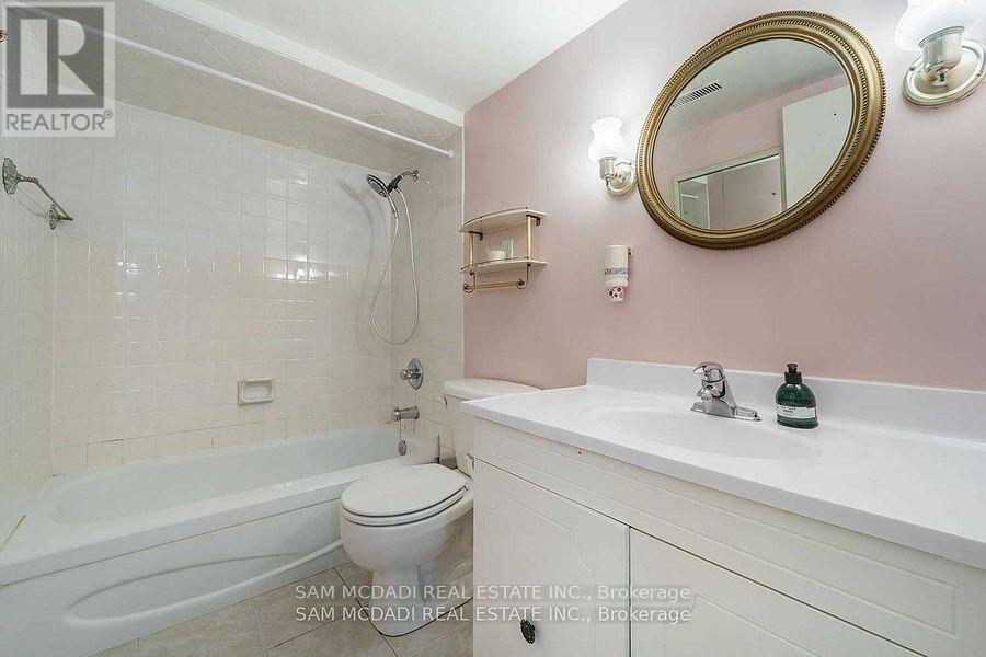 1730 Sunningdale Bend, Mississauga, Ontario  L5J 1G1 - Photo 23 - W12630412