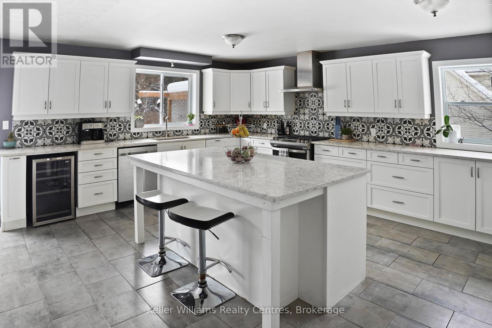 27 Pine Tree Drive, South Bruce Peninsula, Ontario  N0H 1P0 - Photo 15 - X12630506