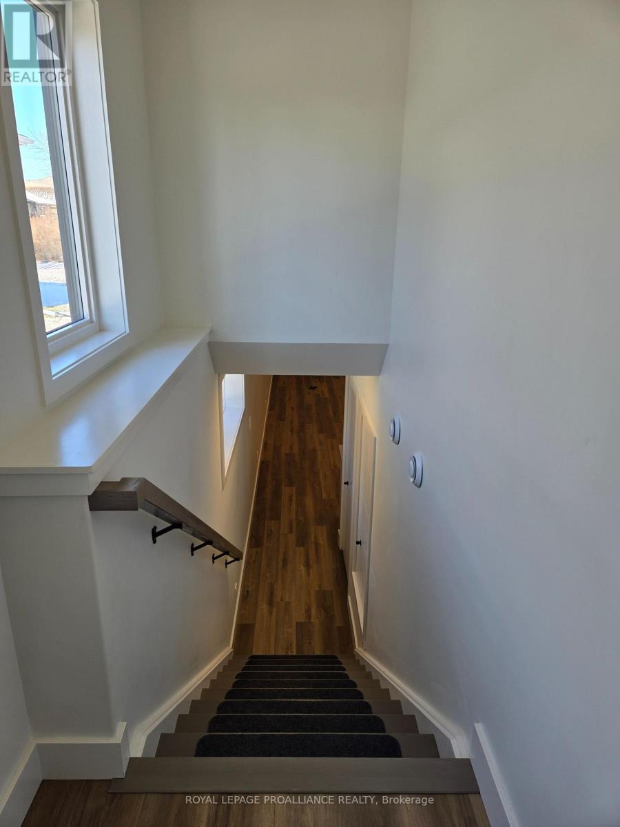 B - 8 Aldersgate Drive, Belleville, Ontario  K8P 4G3 - Photo 2 - X12630544