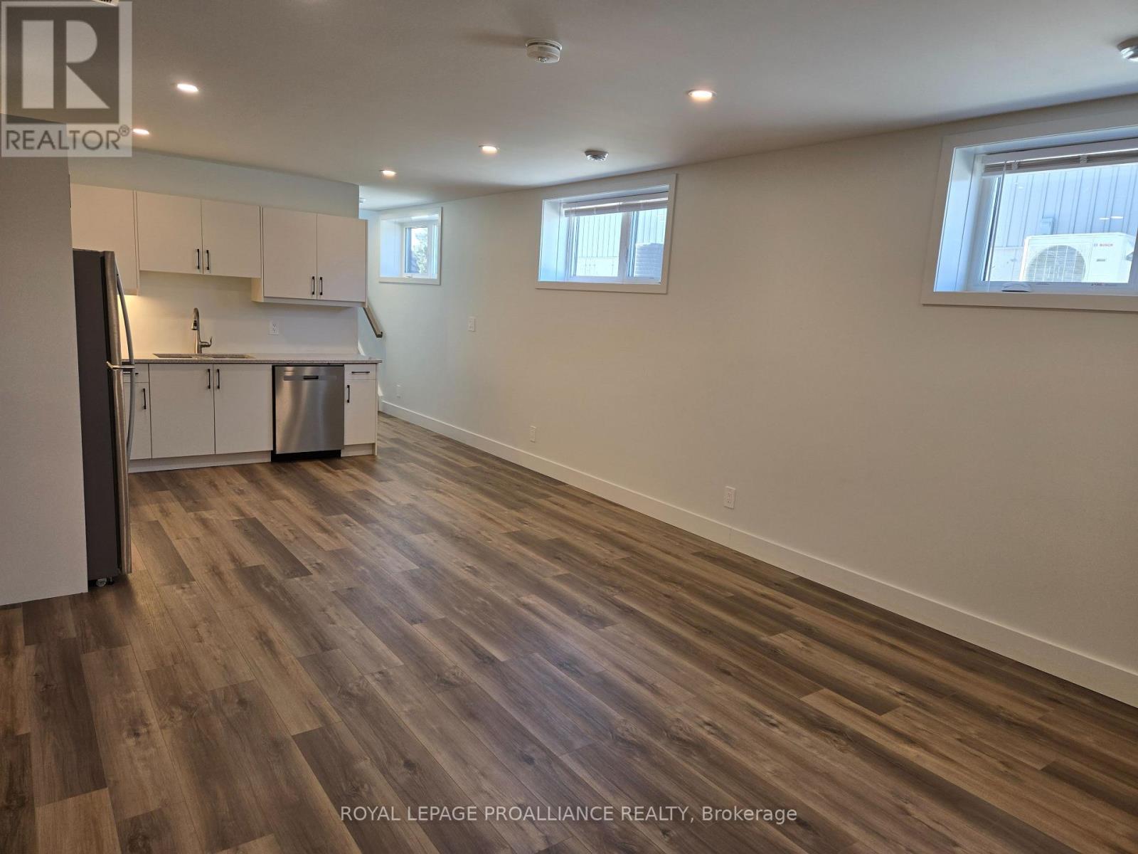 B - 8 Aldersgate Drive, Belleville, Ontario  K8P 4G3 - Photo 4 - X12630544