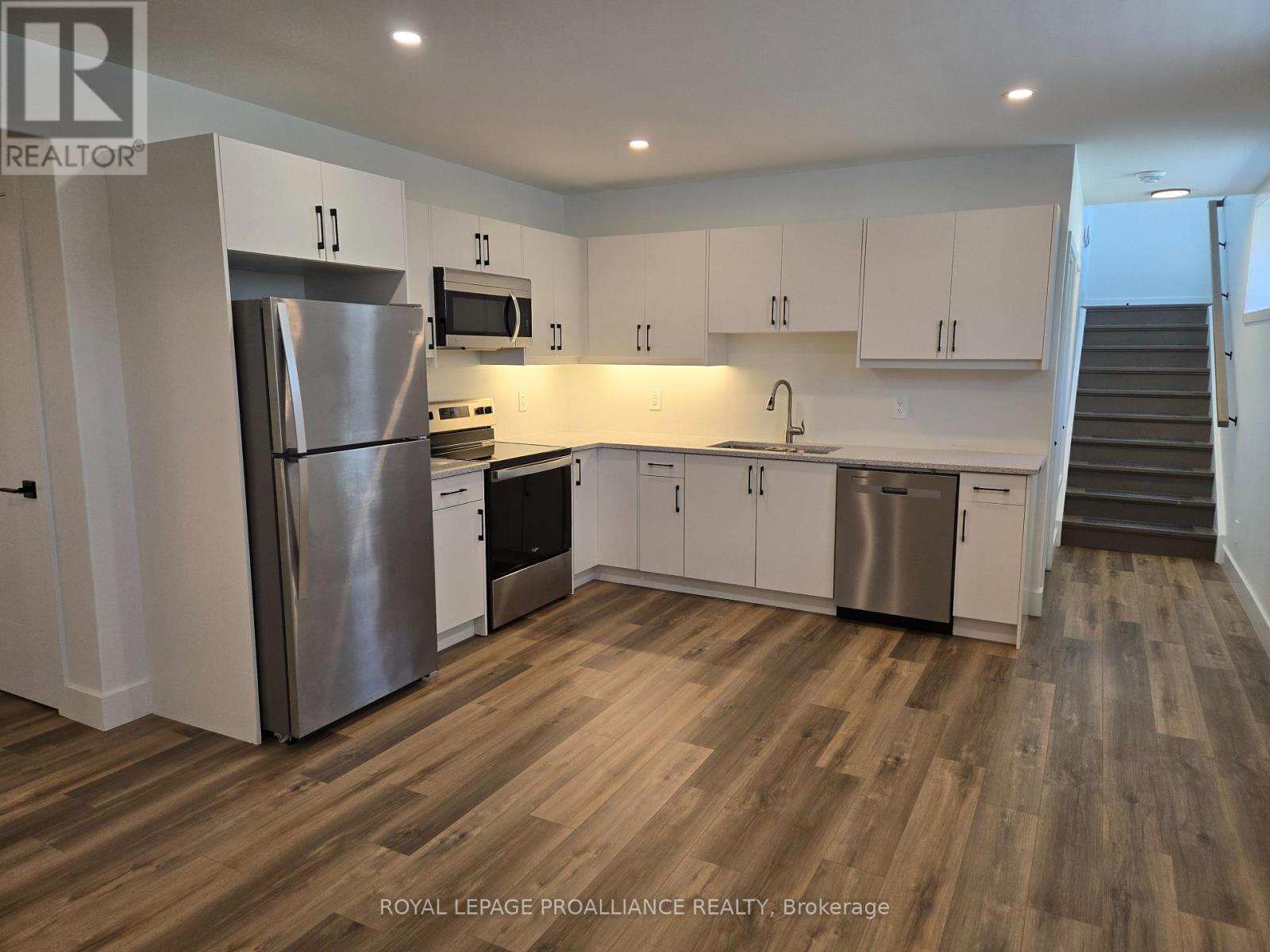 B - 8 Aldersgate Drive, Belleville, Ontario  K8P 4G3 - Photo 6 - X12630544