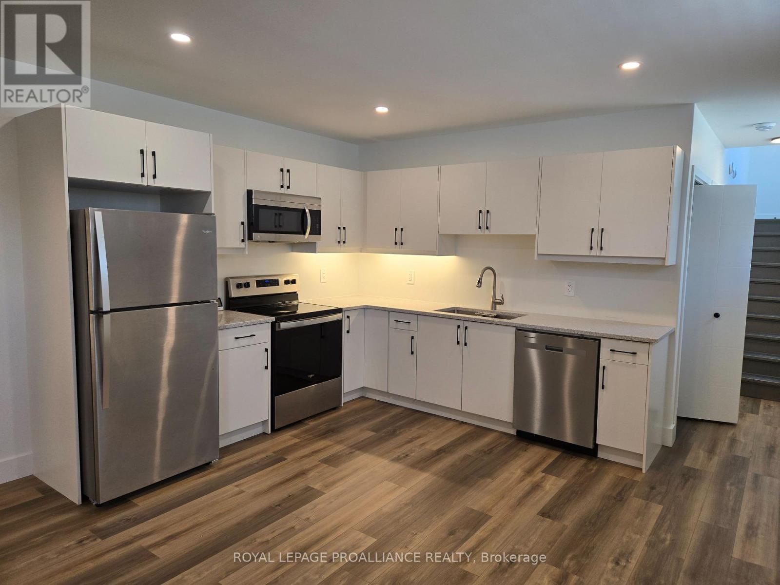 B - 8 Aldersgate Drive, Belleville, Ontario  K8P 4G3 - Photo 7 - X12630544